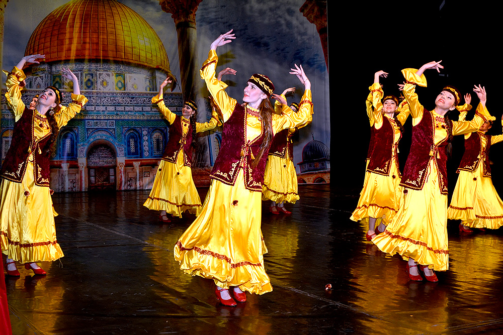 Песня танцы востока. Национальный Восточный танец. Турецкий народный танец. Фольклорный Восточный танец. Восточные народные танцы.